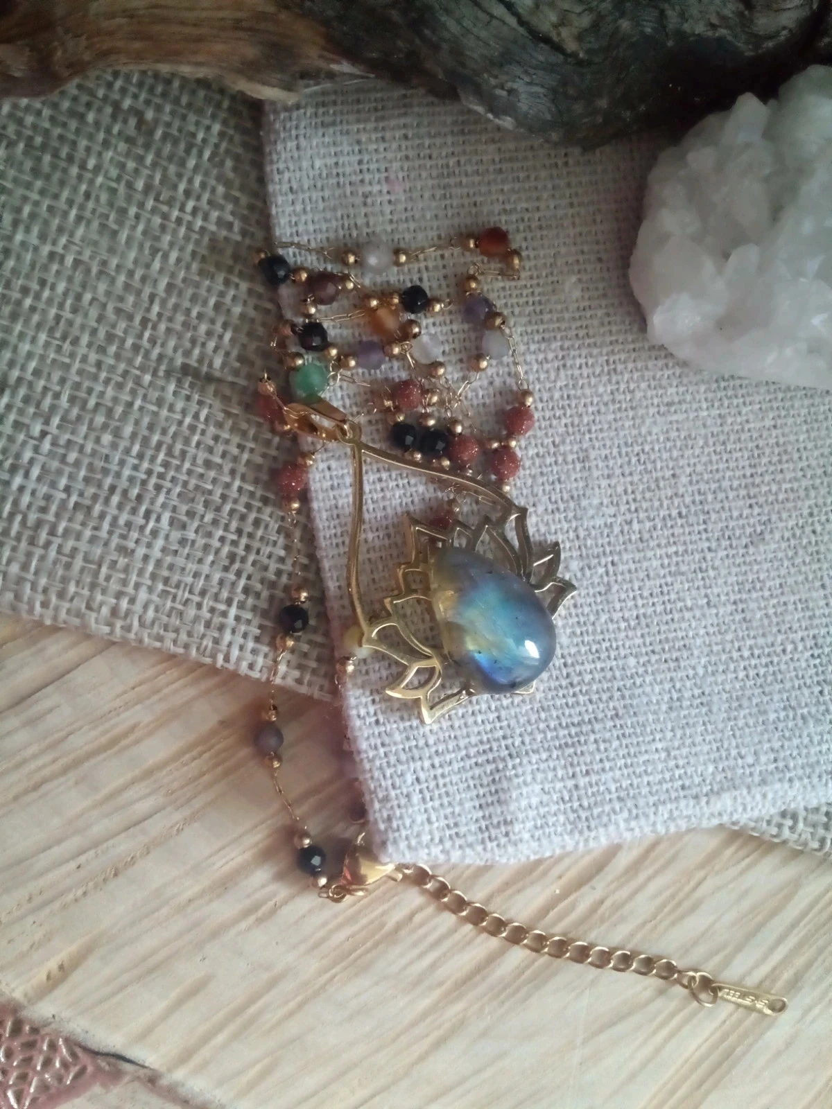 Collier fleur de lotus et multiples pierres semi précieuses – photo 7